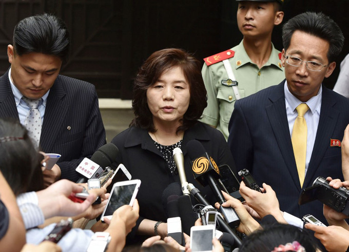 Người phụ nữ quyền lực thứ tư tháp tùng ông Kim Jong-un tới Hà Nội là Choe Son-hui. Bà giữ chức Thứ trưởng ngoại giao và cũng đồng hành với ông Kim Jong-un tới hội nghị thượng đỉnh Mỹ - Triều lần đầu tiên tổ chức tại Singapore năm 2018. Ảnh: Kyodo.