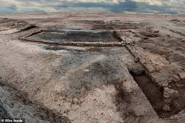 Theo các chuyên gia, địa điểm tìm thấy hài cốt thiếu nữ trên là gần kim tự tháp Meidum - công trình bị sụp đổ một phần bởi nhiều lý do.