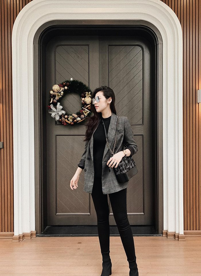 Trong những hình ảnh Á hậu sinh năm 1993 chia sẻ, dân mạng không khó để nhận ra căn biệt thự xa hoa, lộng lẫy ven hồ đầy thơ mộng.