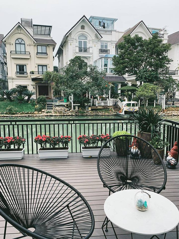 Những ngày này, Á hậu Tú Anh đang trong thời gian ở cữ sau sinh. Tết 2019 cũng là năm đầu tiên mỹ nhân họ Dương đón xuân bên gia đình chồng.