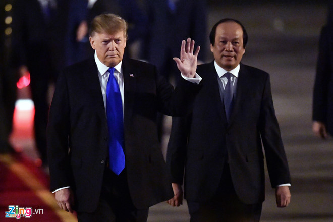 Theo các chuyên gia thời trang, cà vạt của ông Trump thường là bản to và có độ dài rất phù hợp. Ảnh: Zing.