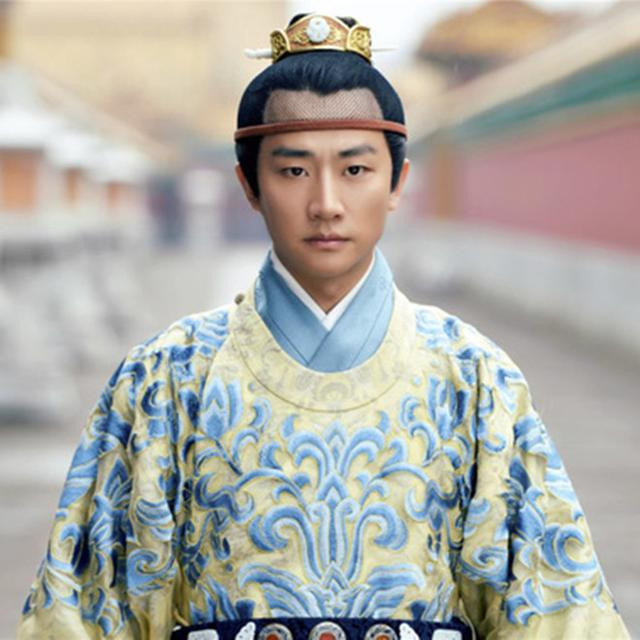 Sau một thời gian nghiên cứu hàng ngàn cổ vật được tìm thấy trong ngôi mộ, các chuyên gia Trung Quốc đi đến kết luận đây là nơi an nghỉ của Lương Trang Vương Chu Thiêm Ký. Ông là cháu ruột của Minh Thành Tổ Chu Đệ và là em trai của Hoàng đế Minh Tuyên Tông.