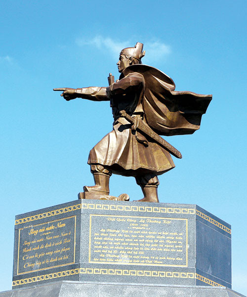 Những câu thơ hùng hồn mà mạnh mẽ trong bài Nam Quốc sơn hà của Lý Thường Kiệt đã hun đúc tinh thần chiến đấu của quân sĩ. Về sau, Nam Quốc sơn hà được coi là bản tuyên ngôn độc lập đầu tiên của dân tộc ta.