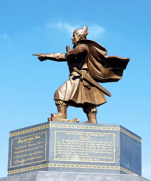 Những câu thơ hùng hồn mà mạnh mẽ trong bài Nam Quốc sơn hà của Lý Thường Kiệt đã hun đúc tinh thần chiến đấu của quân sĩ. Về sau, Nam Quốc sơn hà được coi là bản tuyên ngôn độc lập đầu tiên của dân tộc ta.