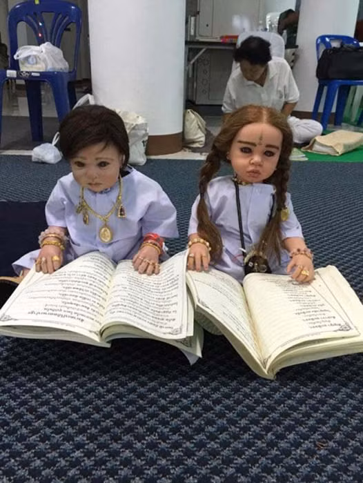 Những ngày qua, dư luận Việt Nam rúng động trước thông tin một cô gái rơi từ tầng 17 chung cư The Gold View TP HCM và tử vong tại chỗ. Sau khi xảy ra sự việc, mạng xã hội lan truyền thông tin cô gái trên tử vong là bởi vì nuôi búp bê Kumanthong (còn được người Thái Lan gọi là "luuk thep").