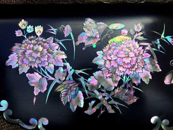 Được chế tác thủ công, những họa tiết trang trí phản ánh sự lành nghề, khéo tay của người thợ.