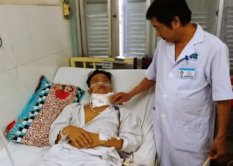 Tuong nhiet mieng, chang trai 19 tuoi phat hien ung thu luoi