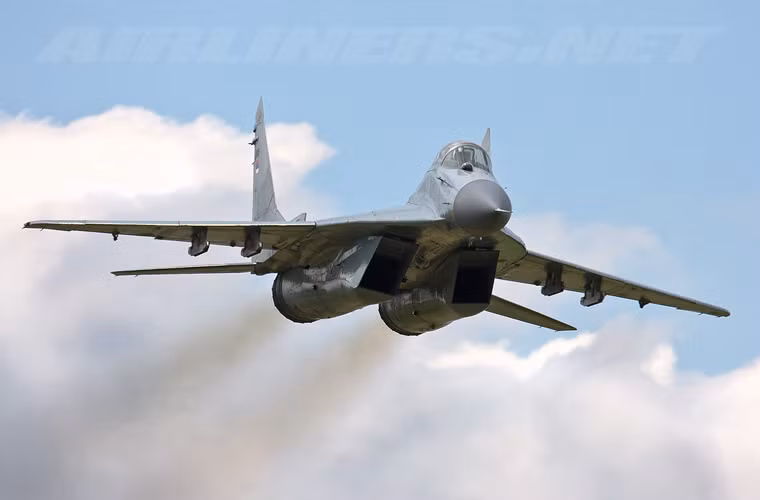 Các nguồn tin cho biết, tiêm kích MiG-29 của Syria thuộc biến thể 9.12B - phiên bản xuất khẩu dành cho các quốc gia ngoài khối Warsaw được phát triển từ mẫu sản xuất hàng loạt đầu tiên MiG-29 9.12.