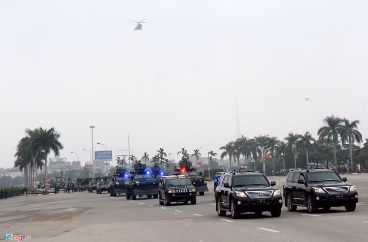 Nhằm bảo đảm an ninh trong suốt thời gian diễn ra Đại hội Đại biểu toàn quốc lần thứ XII của Đảng (từ ngày 20-28/1), công an – quân đội đã huy động hàng nghìn cán bộ, chiến sĩ cũng như hàng trăm khí tài (trong đó có cả máy bay trực thăng) tham gia công tác bảo vệ. Ảnh: Hai trực thăng của Trung đoàn trực thăng 916 trong buổi diễn tập phán án bảo vệ Đại hội Đảng tại SVĐ Mỹ Đình. Nguồn ảnh: Zing