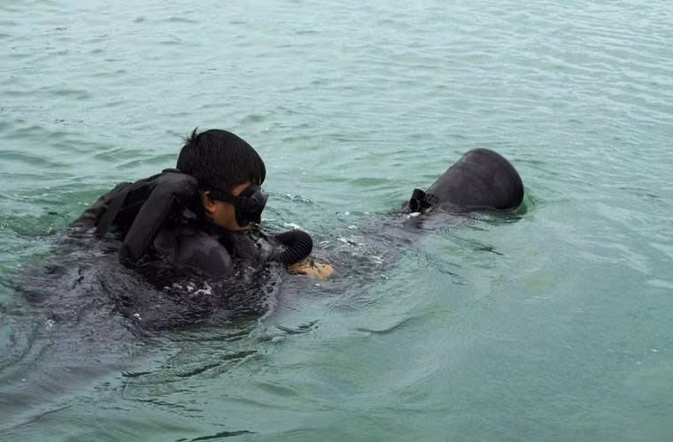 Bình quân mỗi lính đặc công nước phải luyện tập bơi trên biển từ 15 đến 20km.