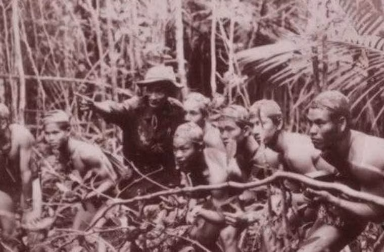 Mặc dù Binh chủng Đặc công chính thức ra đời từ ngày 19/3/1967, tuy nhiên các đơn vị thuộc binh chủng sau này đã ra đời ngay từ trong kháng chiến chống Pháp. Thời kỳ này, lực lượng đặc công đã ghi dấu một số trận đánh thành công vào đồn bốt kiên cố của quân Pháp, đánh chìm nhiều tàu địch trên các tuyến đường sông, biển.