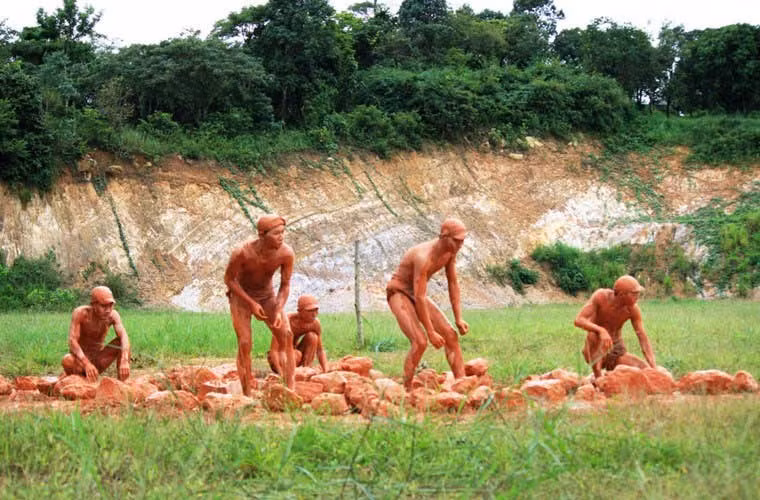 Trong đó, lực lượng đặc công đánh bộ có khả năng tác chiến ở cả đồng bằng, rừng núi và đô thị, đánh vào các mục tiêu trên bộ.