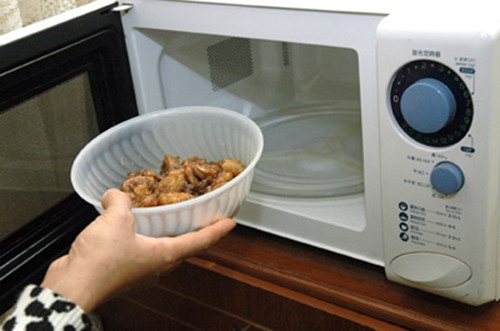 Kham pha do thuy tinh chiu nhiet dung trong lo vi song