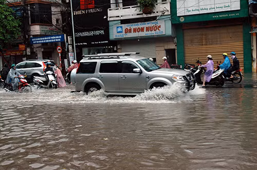 Xu ly khi xe oto di vao vung ngap nuoc nhu the nao?