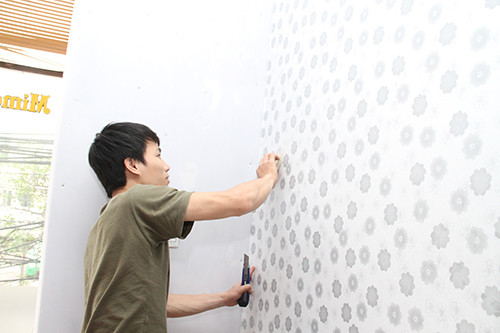 Bi kip chon giay dan tuong trang tri nha dep