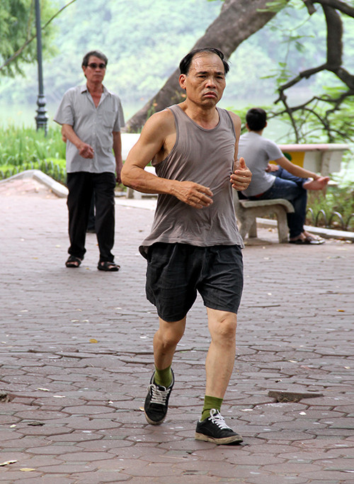 U40 coi chung thoai hoa khop co chan