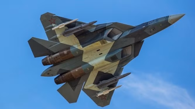 Cần lưu ý rằng tiêm kích Su-57 vốn được Thổ Nhĩ Kỳ quan tâm trước đây, tuy nhiên cho đến nay Ankara vẫn đang tham gia chương trình tiêm kích F-35, tuy nhiên chỉ cho đến khi tổ hợp S-400 chính thức được sử dụng.
