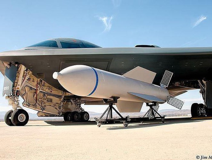 Không quân Mỹ hiện có 20 máy bay ném bom tàng hình B-2 Spirit đang hoạt động. Nếu được tiếp nhiên liệu trên không, loại máy bay này có thể tấn công bất kỳ mục tiêu nào ở bất kỳ đâu trên thế giới.