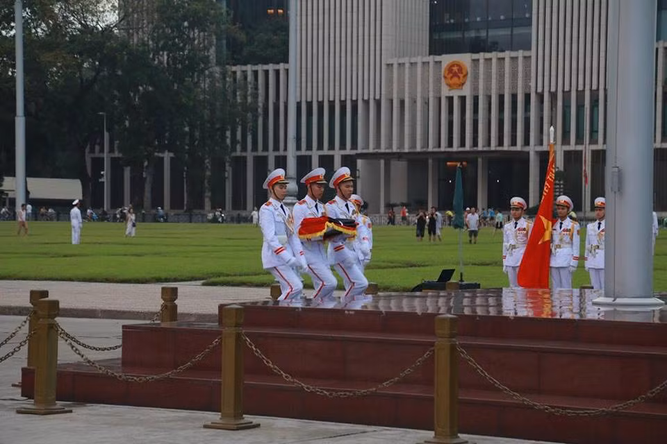 Xem nghi thuc thuong co ru le Quoc tang nguyen Tong Bi thu Do Muoi-Hinh-2