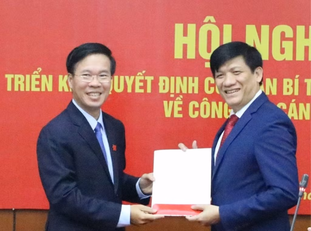 Thu truong Y te lam Pho truong ban Tuyen giao Trung uong