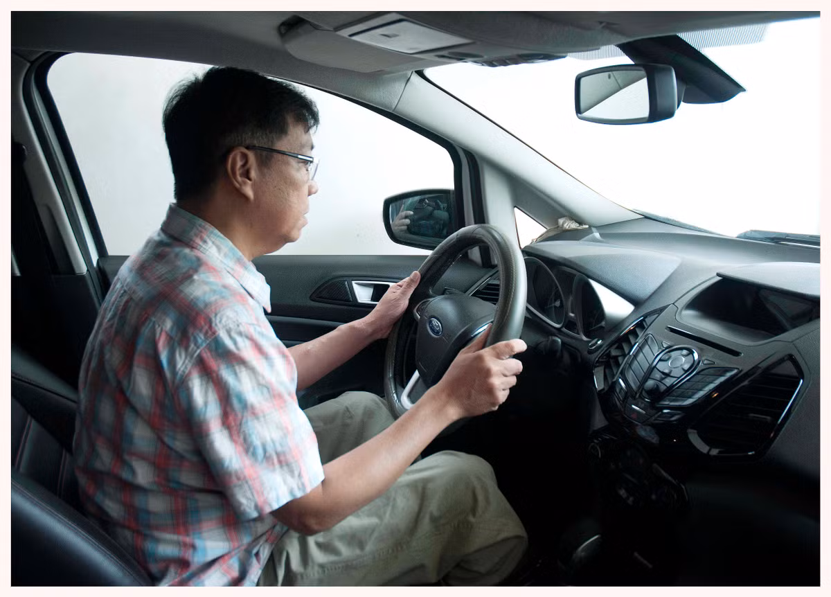 Ông từ chối nhiều lời mời làm việc ở nước ngoài, trở về nước ngay khi tốt nghiệp Tiến sĩ, góp phần xây dựng quê hương mạnh giàu.