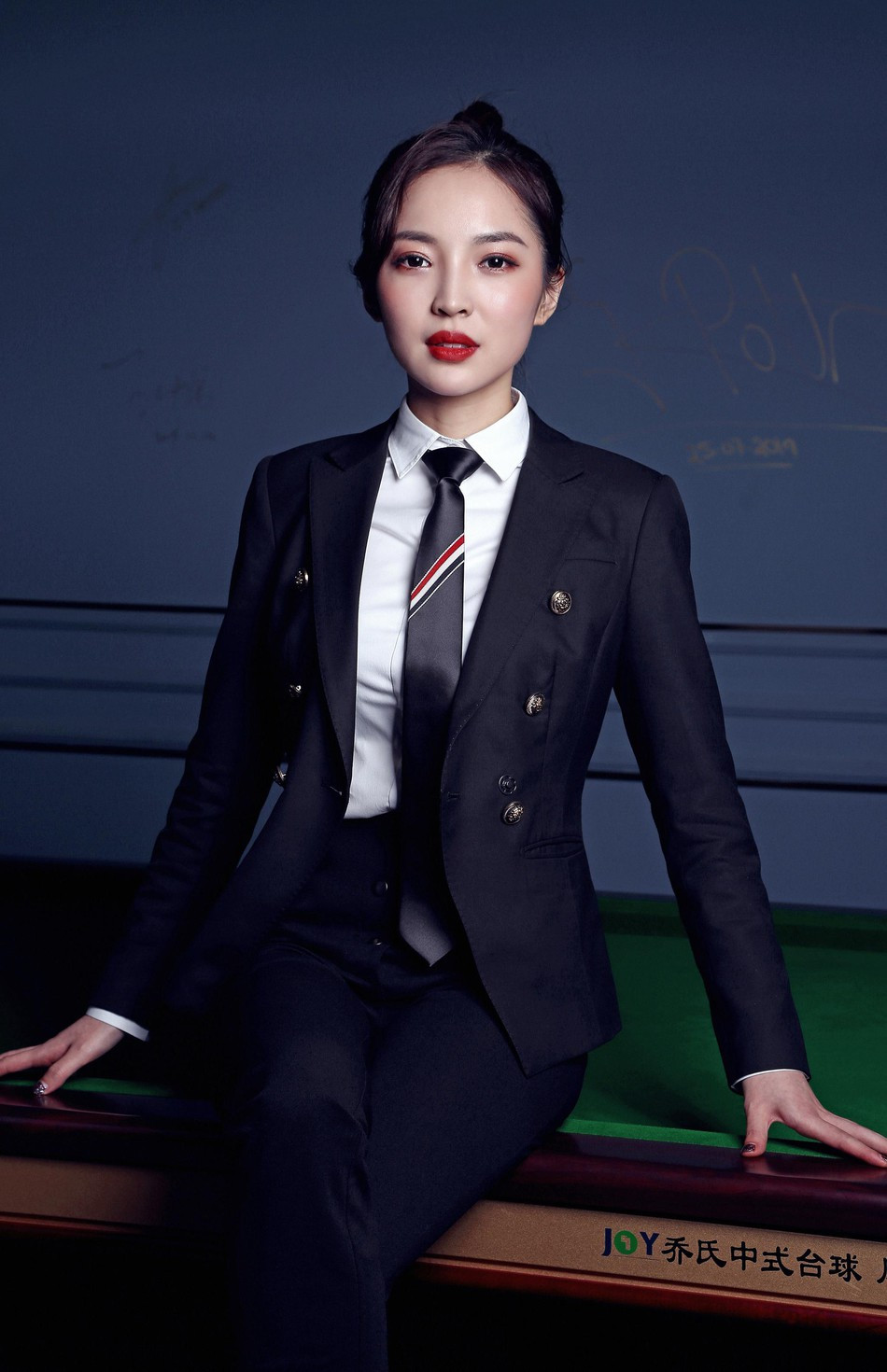 Với gu thời trang tinh tế, gương mặt xinh đẹp và body chuẩn chỉnh đã giúp cho Wang Zhongyao chinh phục mọi kiểu trang phục khác nhau.