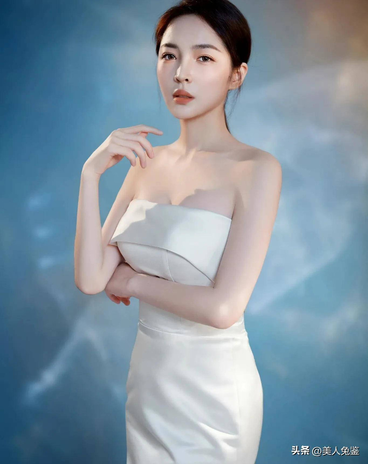 Năm 2011, Wang Zhongyao bắt đầu thi tuyển để trở thành trọng tài và xuất sắc giành giải Vàng trong kỳ thi xét tuyển trọng tài chuyên nghiệp của Hiệp hội Billards Trung Quốc.