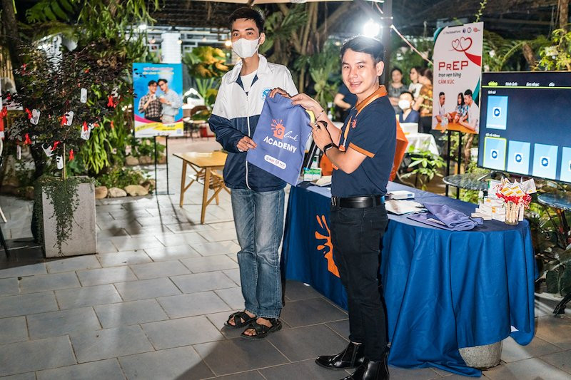 Gap go nhan vien y te phong, chong HIV/AIDS, Lao va Sot ret tai Viet Nam-Hinh-4