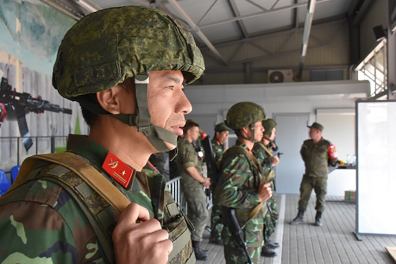 Bắn súng là giai đoạn đầu tiên của môn thi Bếp Dã chiến bao gồm 3 giai đoạn: Thi bắn súng; thi nấu ăn-làm bánh theo thực đơn tự chọn và thi nấu ăn - làm bánh theo thực đơn yêu cầu của Ban tổ chức. Ở lần đầu tiên tham gia Army Games vào năm 2018, Đội tuyển đã lập thành tích bất ngờ khi xếp thứ nhì ở nội dung bắn súng với 101 điểm, xếp sau đội Trung Quốc (114 điểm). Nguồn ảnh: Quân đội Nhân dân