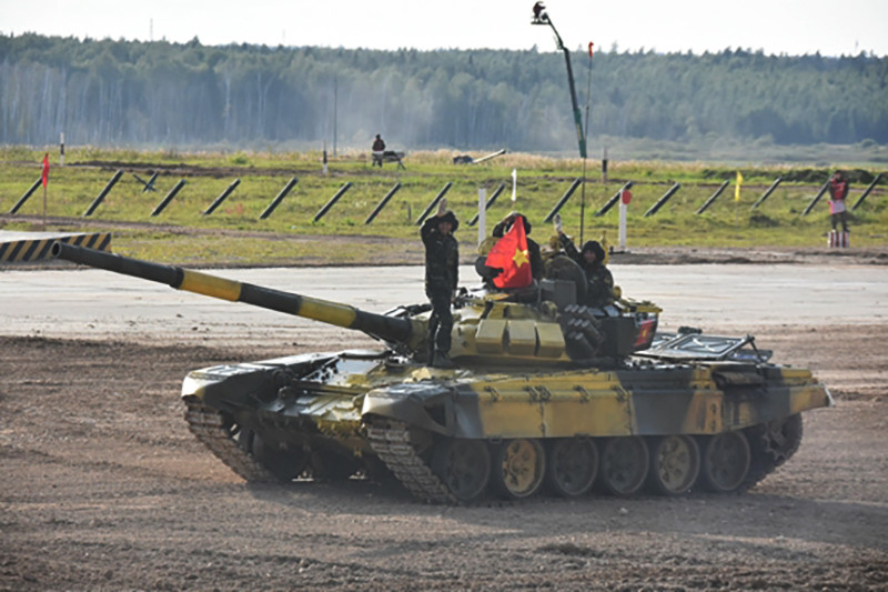 Kíp số 2 của Đội tuyển Xe tăng của Việt Nam đã về nhất trong ngày thi đấu thứ hai của vòng loại với thành tích 31 phút 12 giây. Trước đó, trong ngày đầu tiên đua tài, đội tuyển đã thi đấu tốt, giành vị trí thứ 2 sau đội tuyển Cuba, với thành tích 32 phút 17 giây. Nguồn ảnh: Quân đội Nhân dân