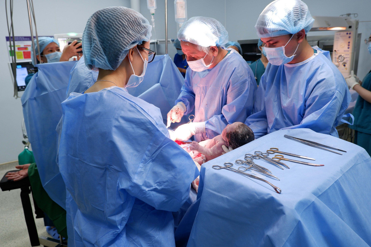 Benh vien Da khoa Thien Hanh chao mung em be thu 125.000-Hinh-2