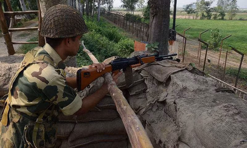 Binh si An Do va Pakistan ban nhau du doi o bien gioi