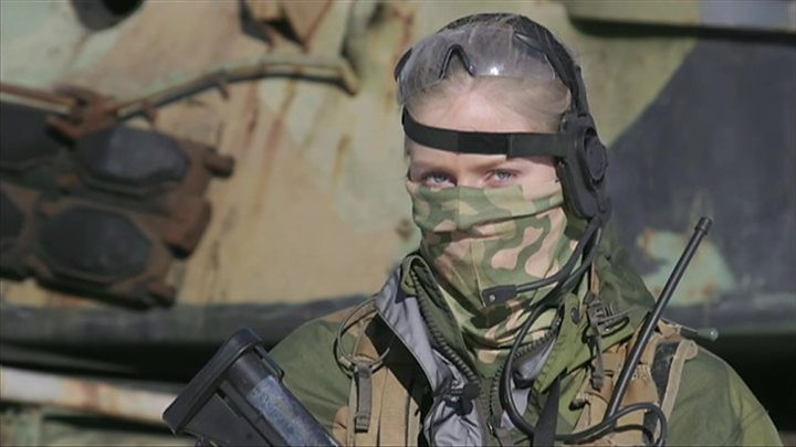 Một khảo sát do Viện Rand thực hiện năm 2014 cho thấy 85% cánh đàn ông thuộc Bộ Chỉ huy Hoạt động Đặc biệt Mỹ phản đối việc phụ nữ đảm nhận các công việc chuyên môn của họ. Ngoài ra, số người không đồng ý cho phụ nữ gia nhập đơn vị cũng rất cao, chiếm tới 71%.