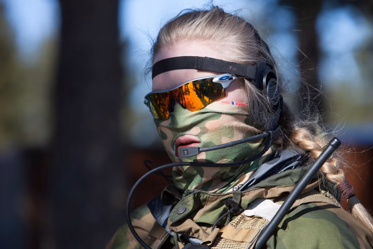 Lực lượng đặc nhiệm Na Uy từng được triển khai ở Jordan để giúp đỡ huấn luyện phe nổi dậy Syria chống lại tổ chức Nhà nước Hồi giáo (IS) tự xưng. Đến nay, chưa có nữ binh sĩ nào thuộc đội Jegertroppen được triển khai vào chiến dịch đặc biệt nhưng các chỉ huy cho rằng điều quan trọng là họ đã được huấn luyện và sẵn sàng khi cần thiết.