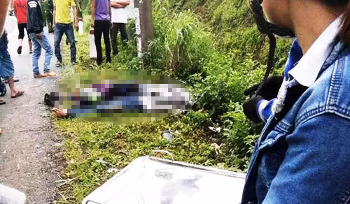 Lam Dong: 2 thanh nien chet bat thuong canh xe phan khoi lon