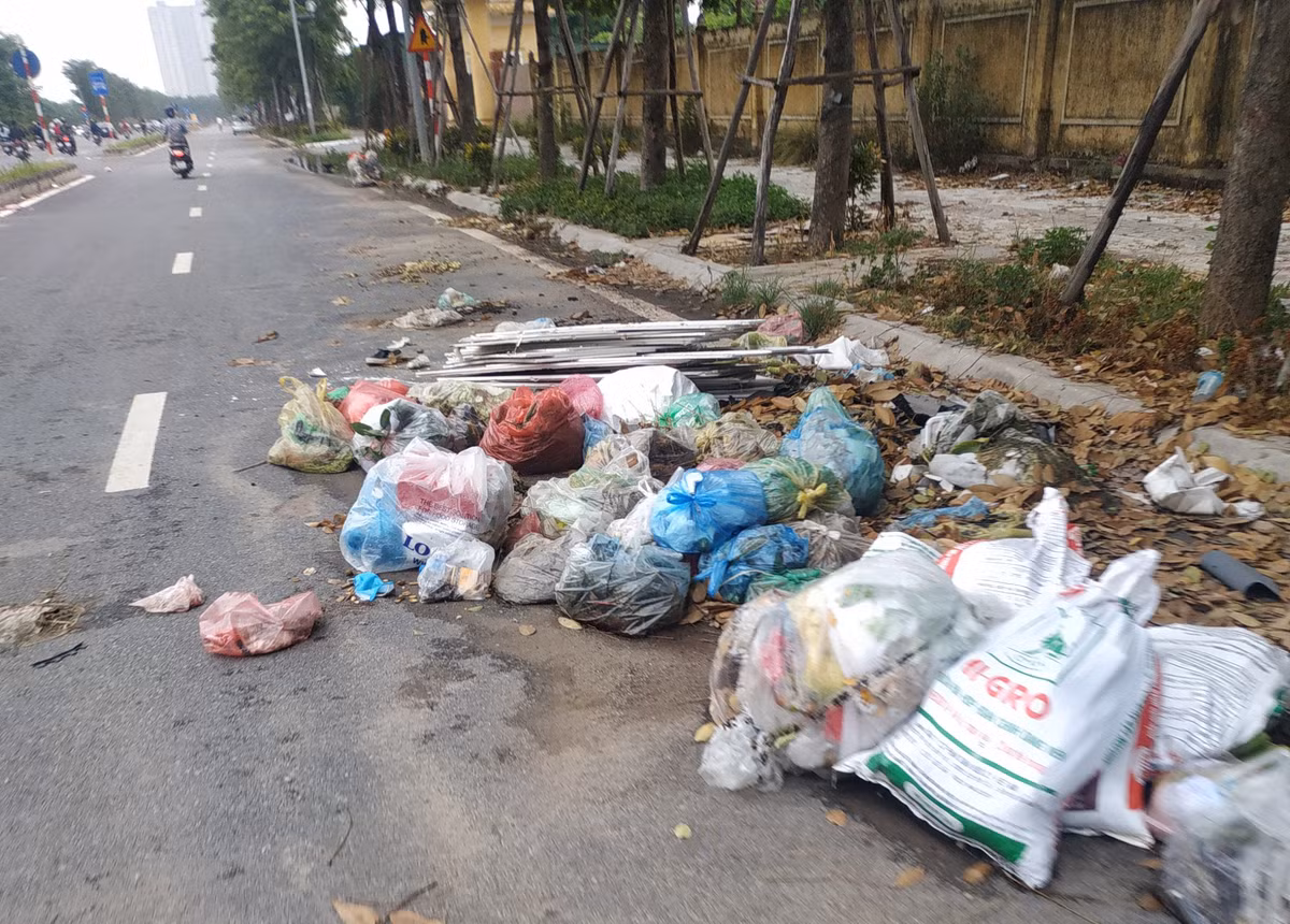 Những bãi rác tồn tài nhiều ngày nhưng không được dọn dẹp