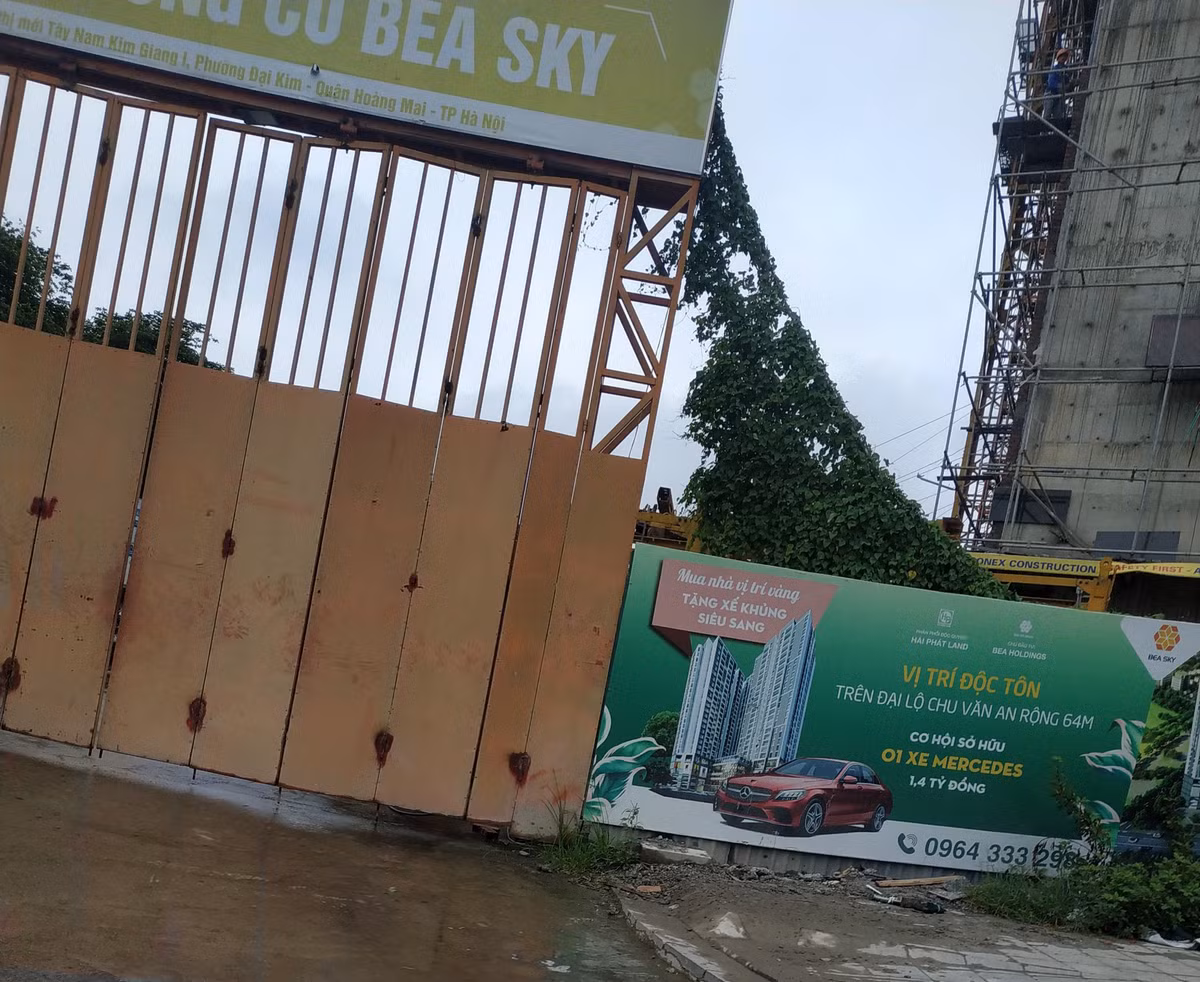 Dự án chung cư Bea Sky cũng bị rác thải xung quanh bủa vây.