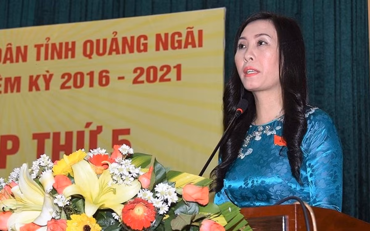 Theo đó, bà Bùi Thị Quỳnh Vân sẽ đảm nhiệm đồng thời 2 chức vụ Bí thư Tỉnh ủy và Chủ tịch Hội đồng nhân dân tỉnh Quảng Ngãi.