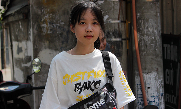 Trong khi đó, em Lê Thiên Hương – Trường THCS Dịch Vọng Hậu (quận Cầu giấy, Hà Nội) cho rằng, các câu hỏi trong đề đều rất bình thường, vừa sức và đặc biệt có câu hỏi về kiến thức ở lớp 7 nên em tự tin làm bài tốt, có thể đạt được trên 8 điểm.