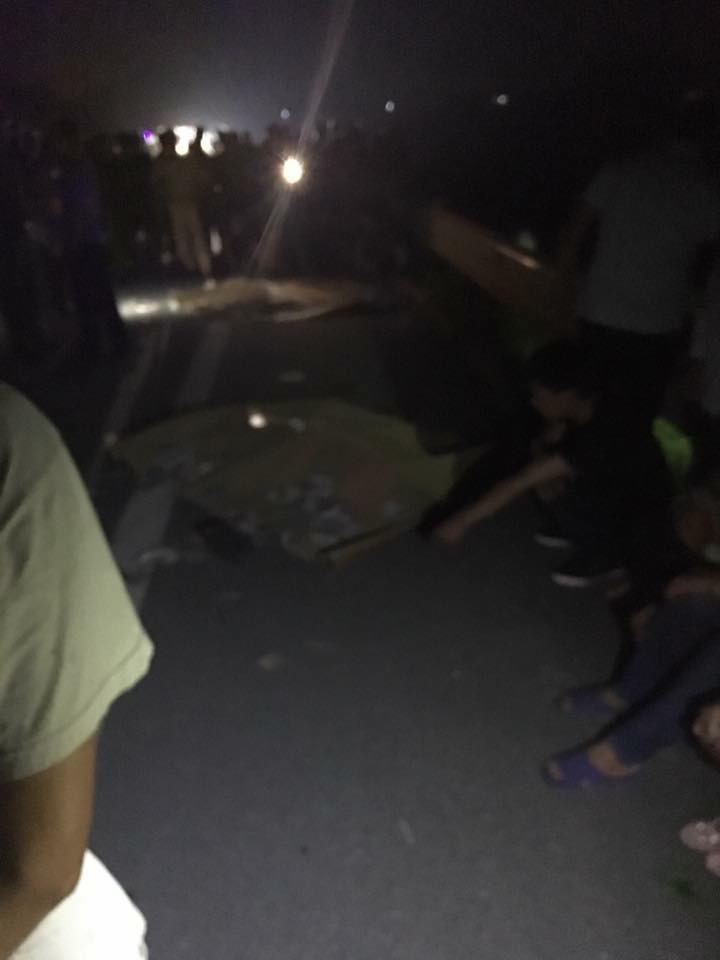 Phat hien hai thieu nu tu vong bat thuong canh xe may trong dem