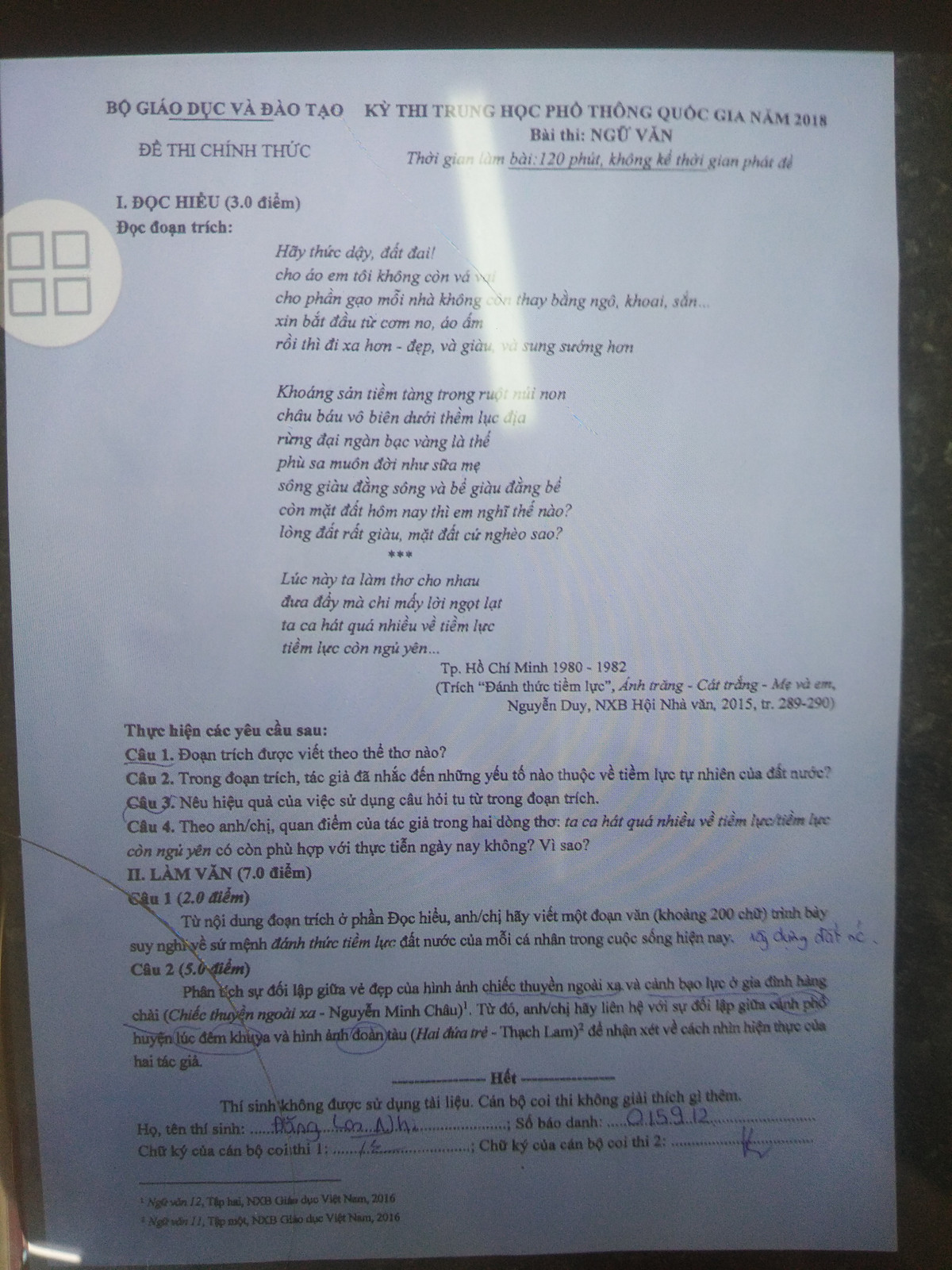 Thi mon Ngu van, nhieu thi sinh ra som mong qua diem tot nghiep-Hinh-2