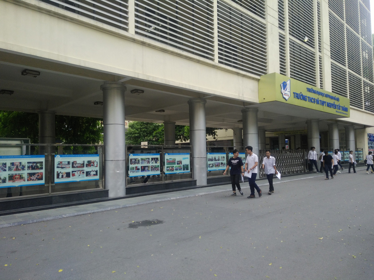 Thi mon Ngu van, nhieu thi sinh ra som mong qua diem tot nghiep