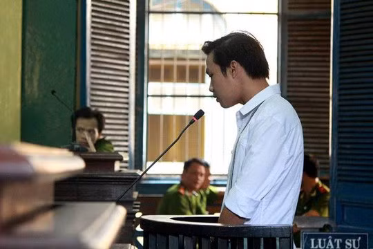 Phạm Sỹ Hoài Như tại phiên xử sơ thẩm. Ảnh NLĐ.