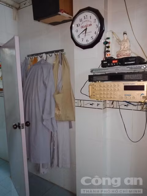 Căn phòng nơi xảy ra vụ việc. Ảnh CA TP HCM.