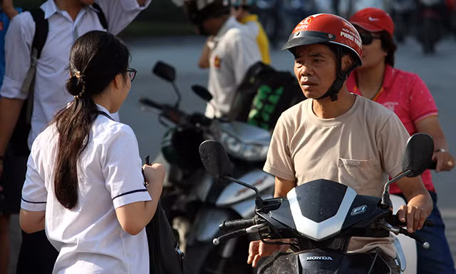 Cũng có không ít phụ huynh lo lắng thay cho sĩ tử trước kỳ thi quan trọng này.