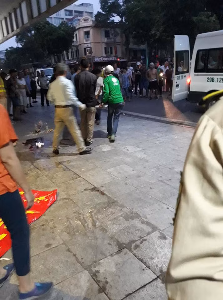 Đến sáng sớm nay, thi thể của T. mới được đưa đi.