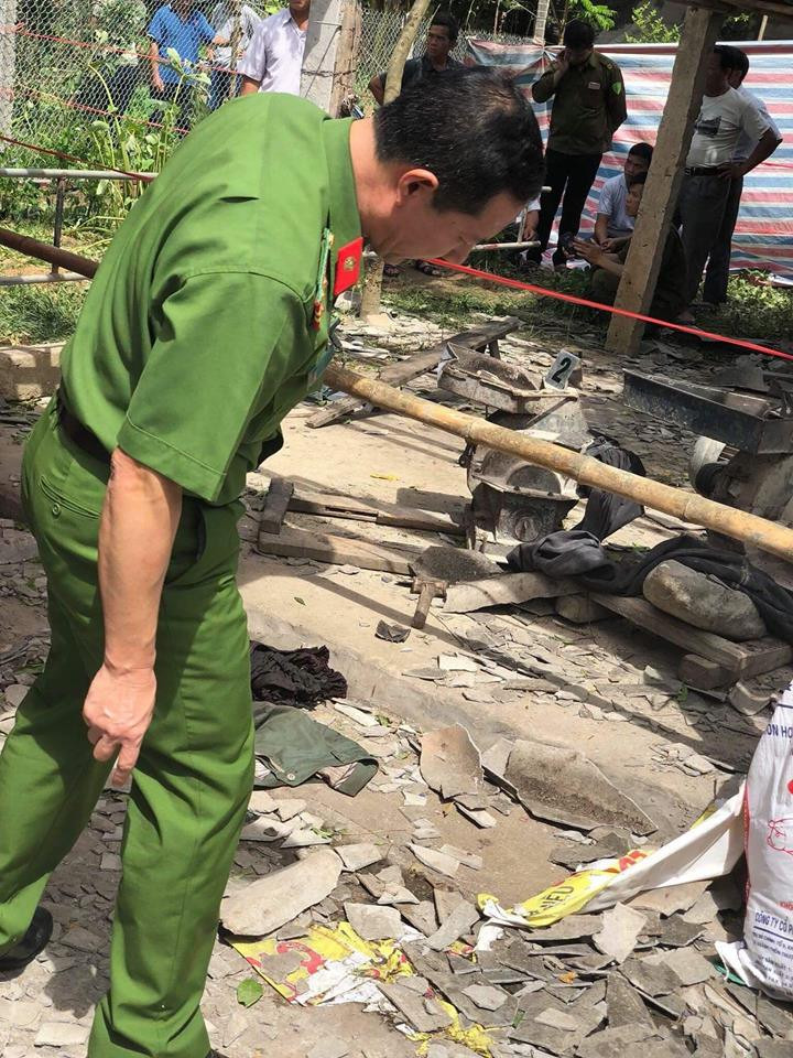 Cơ quan công an khám nghiệm hiện trường vụ việc.