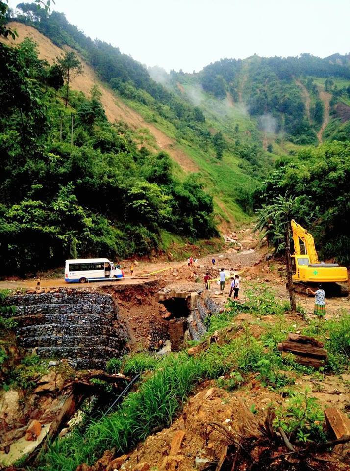 Các lực lượng chức năng đang nỗ lực khắc phục sự cố.