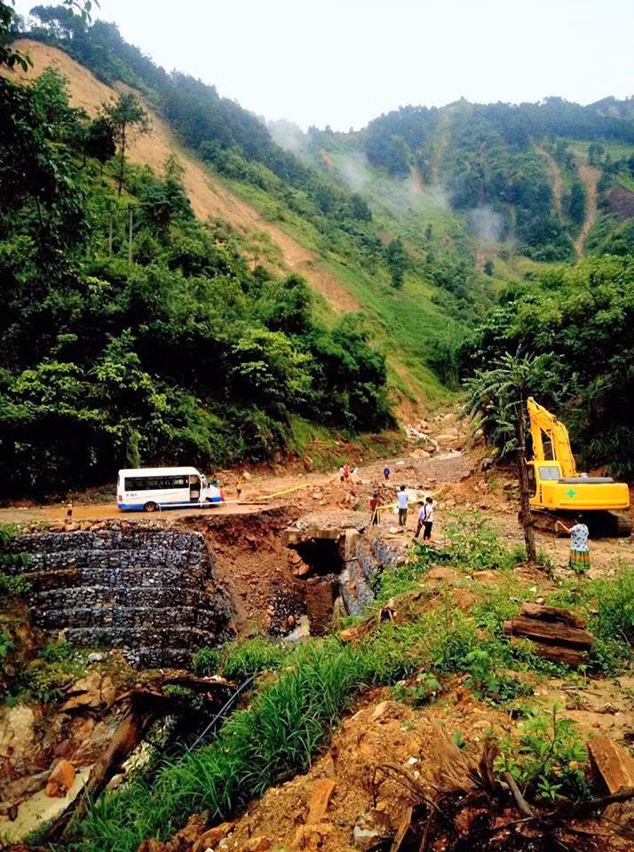 Các lực lượng chức năng đang nỗ lực khắc phục sự cố.