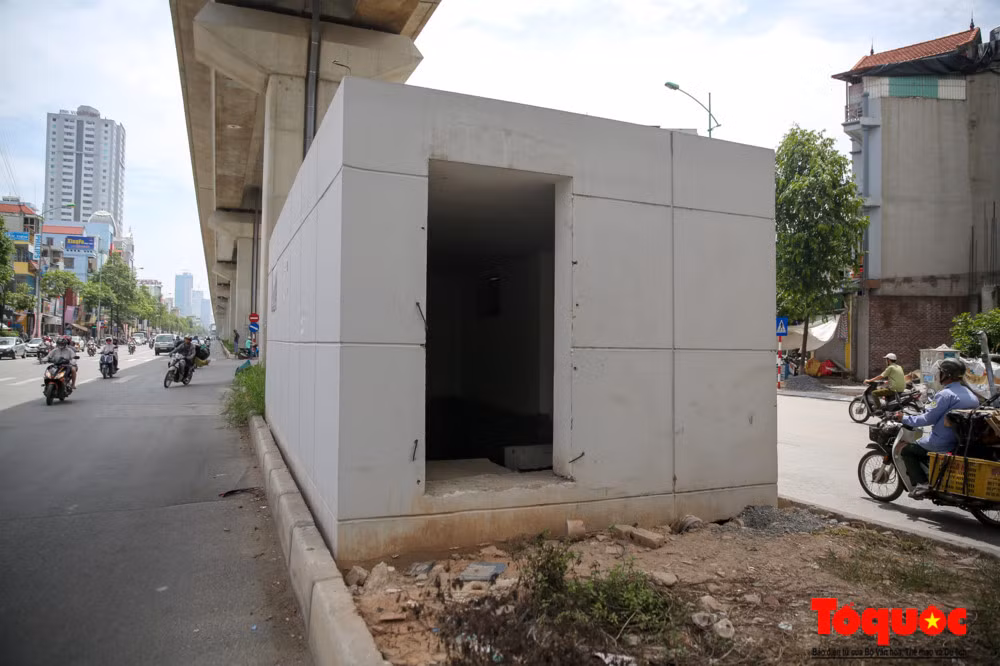 Sáng ngày 11/6, theo phát hiện của phóng viên Báo Tổ Quốc, tại một căn hầm bên dưới công trường nhà ga đường sắt trên cao nằm ngay trên đường Quang Trung, Hà Đông thuộc dự án đường sắt trên cao Cát Linh - Hà Đông, có dấu hiệu của việc sử dụng ma túy trái phép.